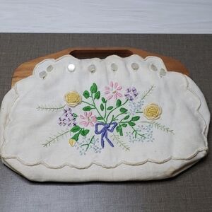 Vintage Embroidered Floral Handbag with Wooden Handles‎